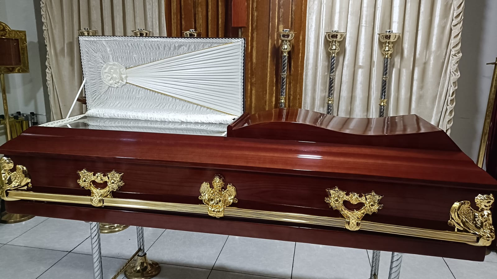 Ambiente solemne y digno para el servicio