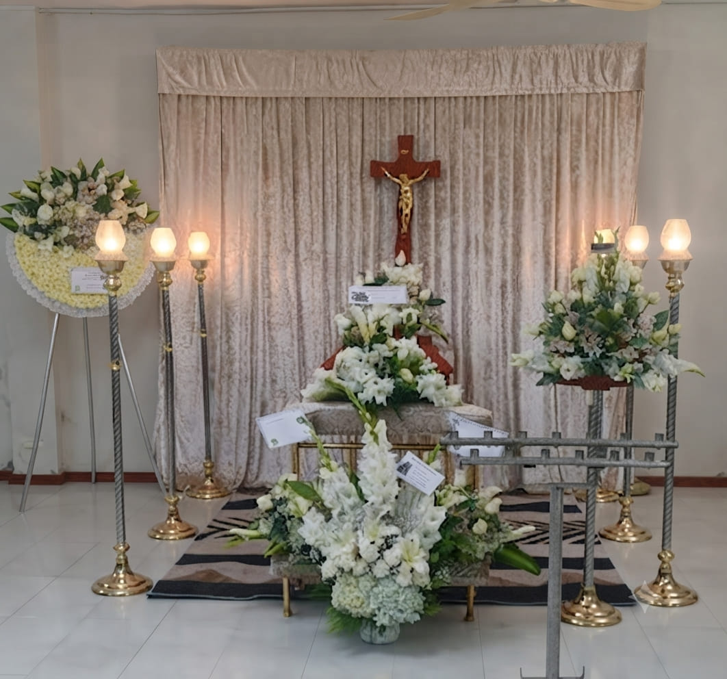Capilla ardiente con ambiente solemne